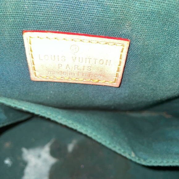 Mint condition authentic Louis Vuitton purse - Picture 7 of 9